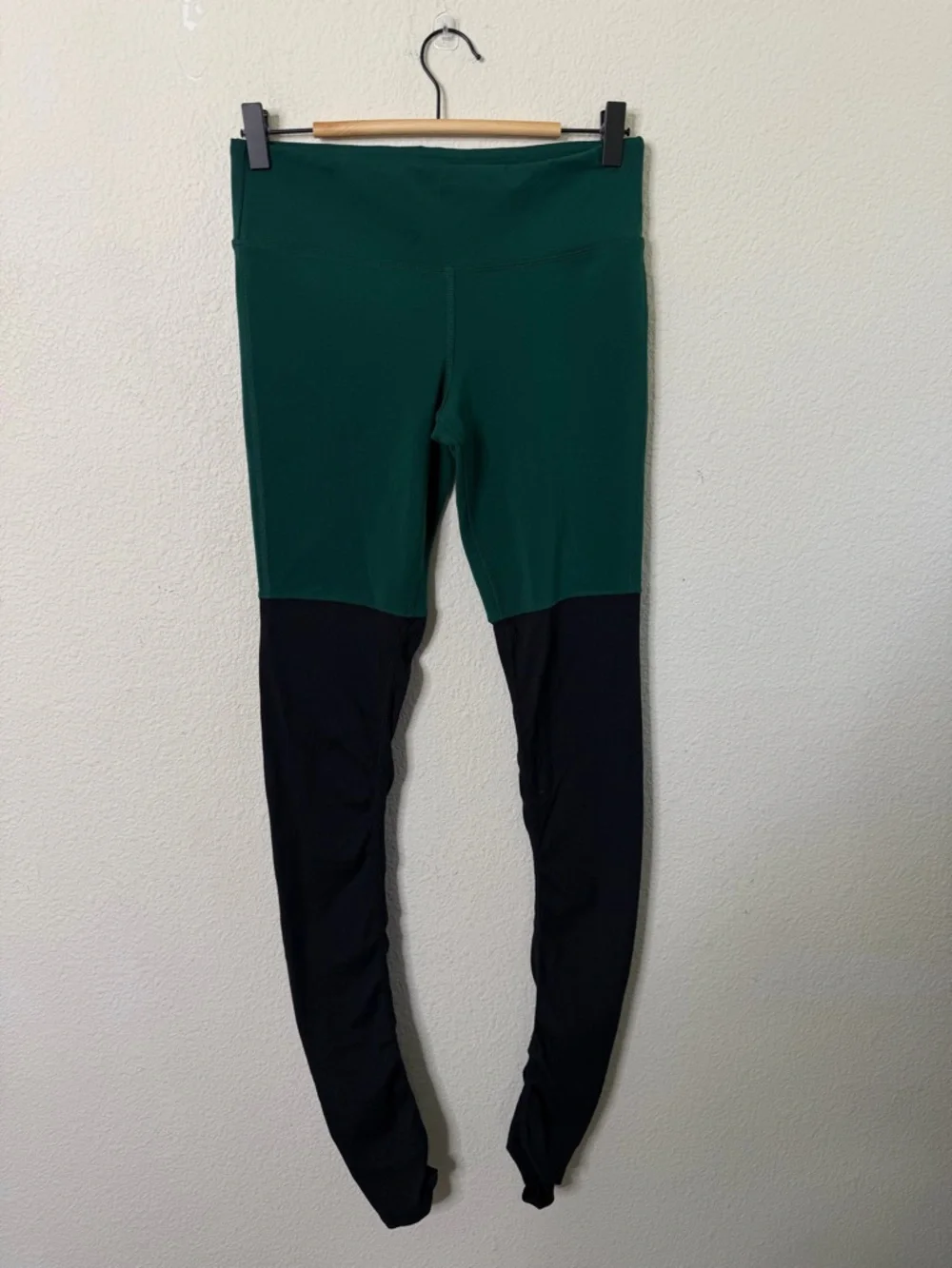 ALO‎ Yoga Goddess Leggings In Green Womens Size M